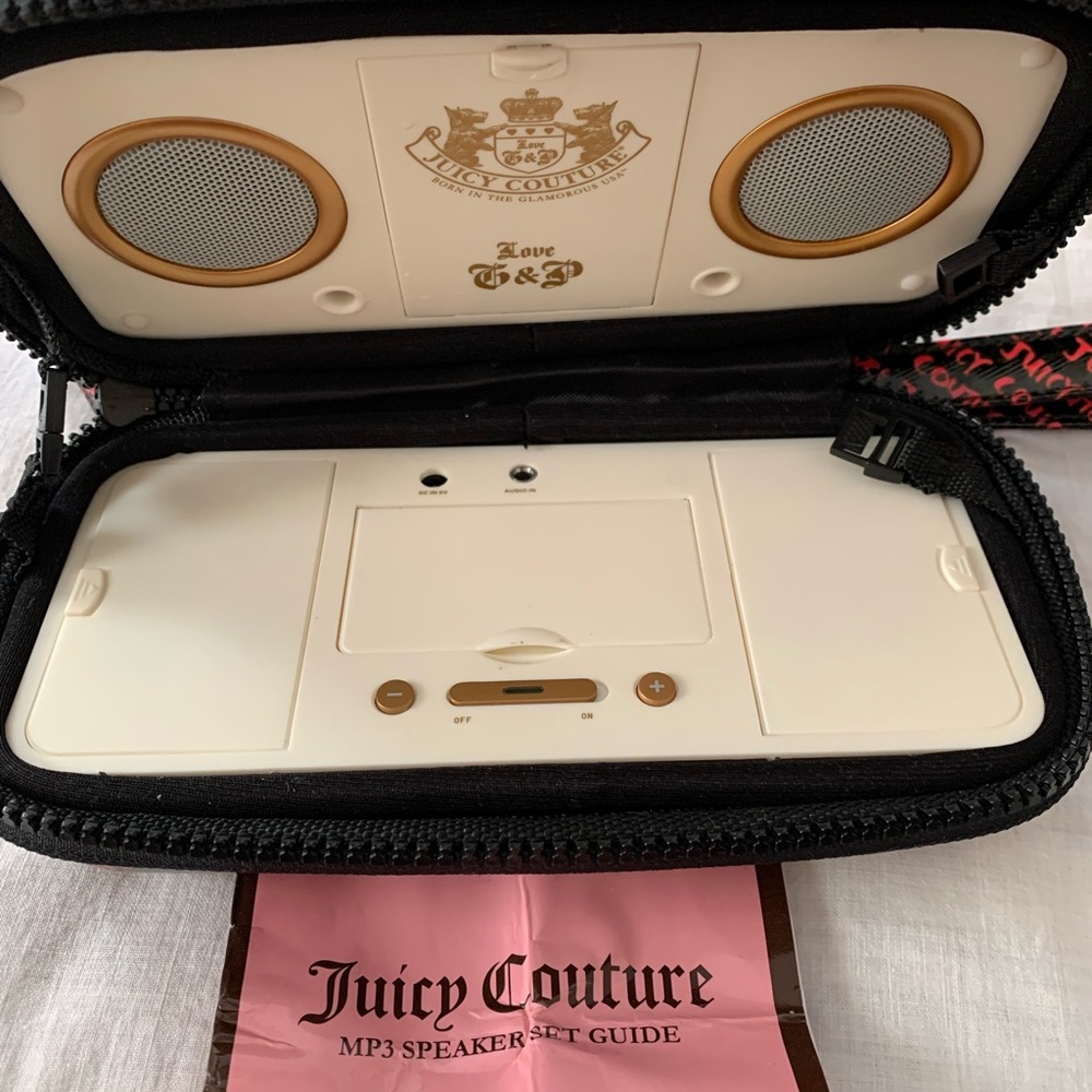 JUICY COUTURE  MP3 Speaker player NEW-belt clip storage compartment